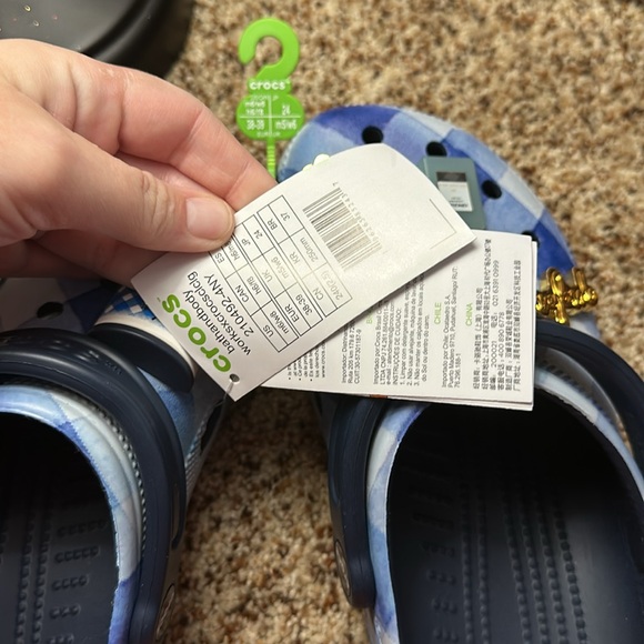 Gingham crocs size 8 - Picture 4 of 6